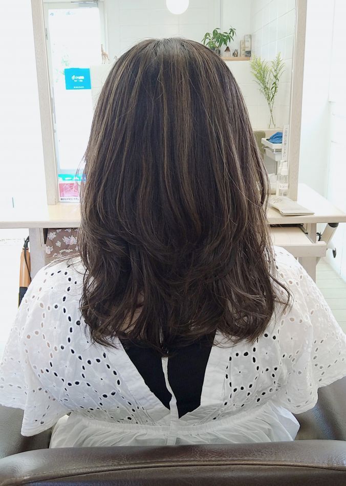 ヘアスタイル レイヤーイヤリングカラー Cygne Hair Make Plume Spa 沖縄県 沖縄市 うるま市のヘアサロン 美容室の検索 予約はナチュラルビューティ